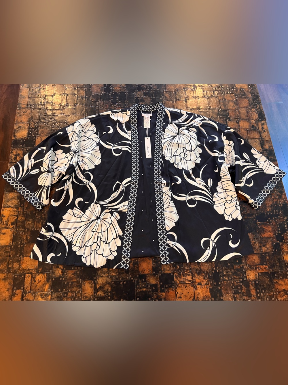 NWT Chico's Kasbah Short Kimono Navy and White Floral